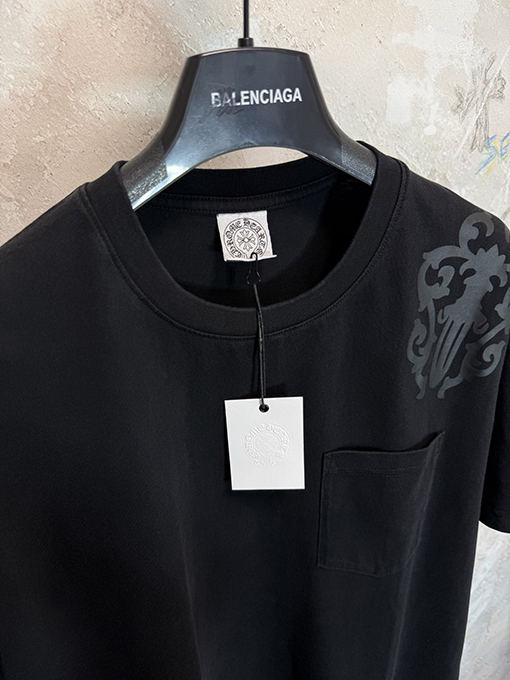 クロムハーツ 肩に剣とクロスの影が入ったウォッシュの半袖Tシャツ