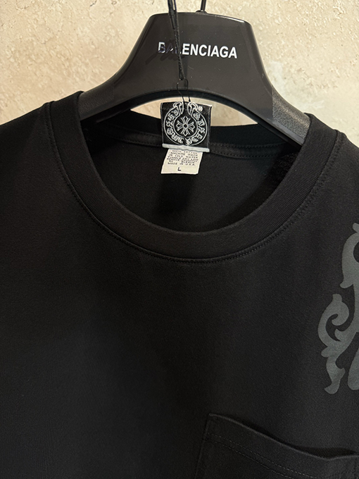 クロムハーツ 肩に剣とクロスの影が入ったウォッシュの半袖Tシャツ