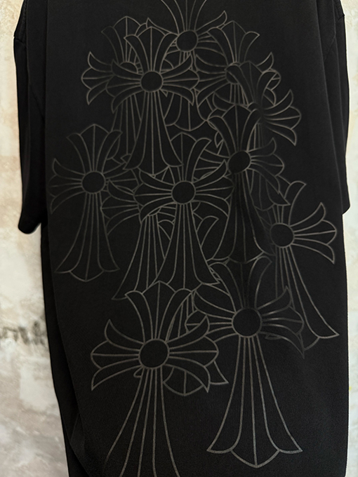 クロムハーツ 肩に剣とクロスの影が入ったウォッシュの半袖Tシャツ