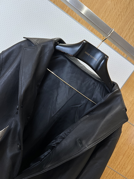 プラダコピー レザー製トライアングルロゴ入り高級ラペルレザージャケット