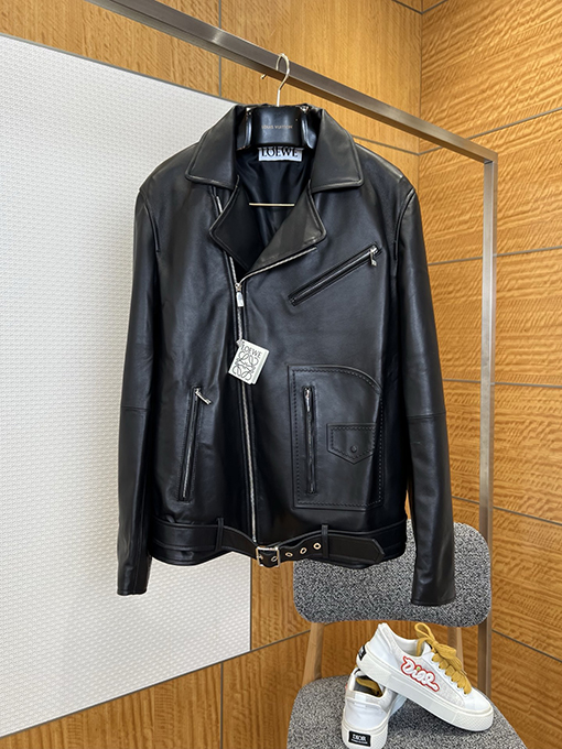 ロエベスーパーコピー 高級マルチポケット付きモーターサイクルレザージャケット