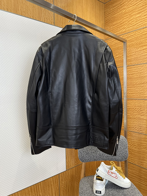 ロエベスーパーコピー 高級マルチポケット付きモーターサイクルレザージャケット