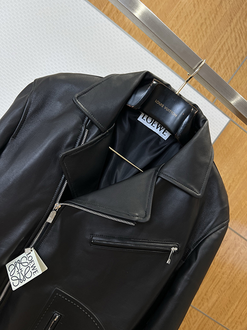 ロエベスーパーコピー 高級マルチポケット付きモーターサイクルレザージャケット
