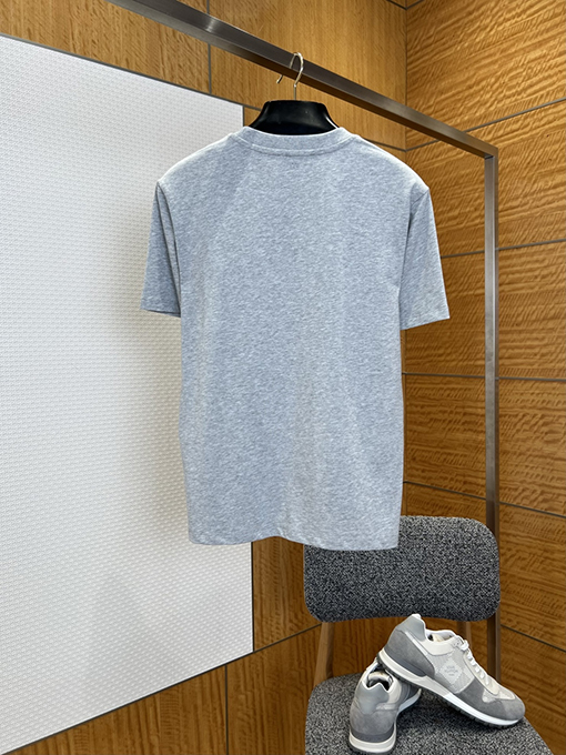 アミ ハート型のAの刺繍入りクルーネック半袖Tシャツ