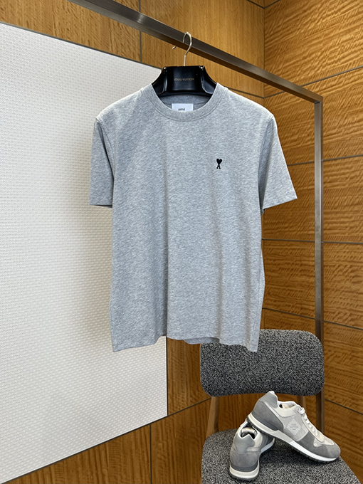 アミ ハート型のAの刺繍入りクルーネック半袖Tシャツ