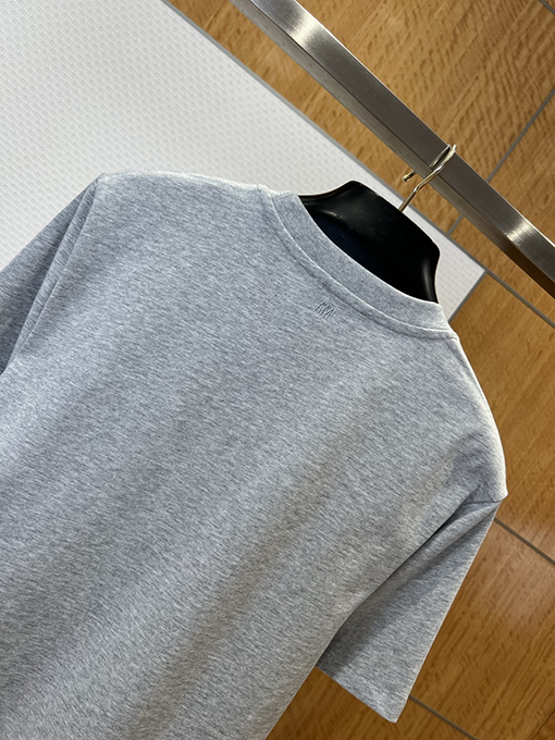 アミ ハート型のAの刺繍入りクルーネック半袖Tシャツ
