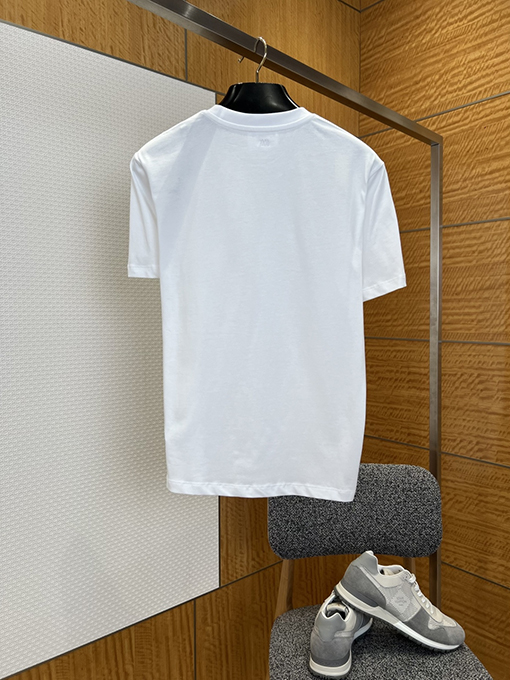 アミ ハート型のAの刺繍入りクルーネック半袖Tシャツ