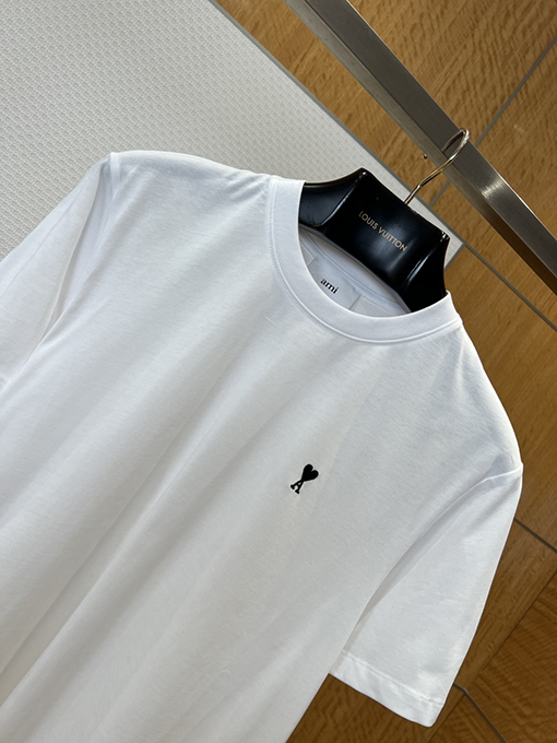 アミ ハート型のAの刺繍入りクルーネック半袖Tシャツ