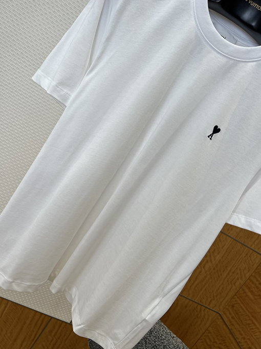アミ ハート型のAの刺繍入りクルーネック半袖Tシャツ