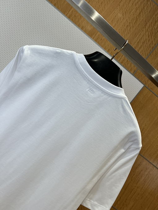 アミ ハート型のAの刺繍入りクルーネック半袖Tシャツ