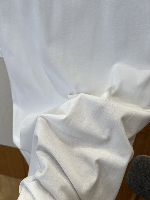 アミ ハート型のAの刺繍入りクルーネック半袖Tシャツ