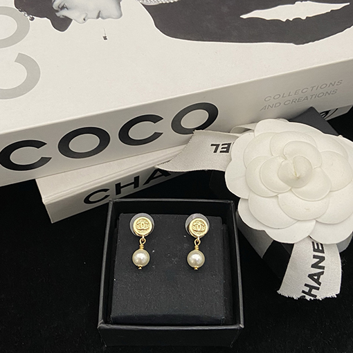 シャネル レディース丸いヴィンテージ風ダブルCスタッドピアス