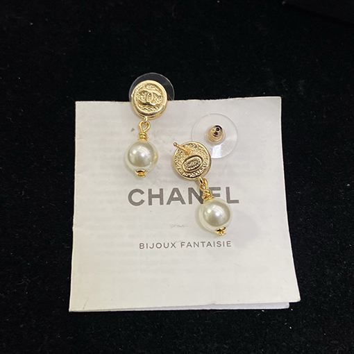 シャネル レディース丸いヴィンテージ風ダブルCスタッドピアス
