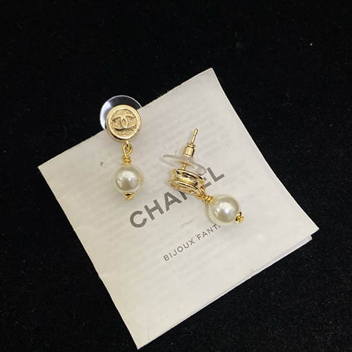 シャネル レディース丸いヴィンテージ風ダブルCスタッドピアス