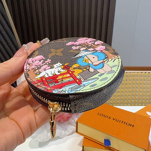 ルイヴィトンスーパーコピー モノグラムキャンバスバッグチャーム漫画柄の小銭入れ
