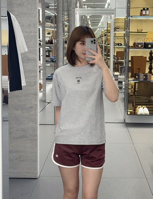 セリーヌ CELINE 凱旋門の文字刺繍入り半袖Tシャツ
