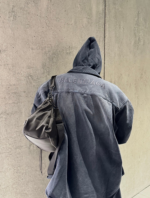 バレンシアガ BALENCIAGA シャツカラーのフード付きデニムジャケット