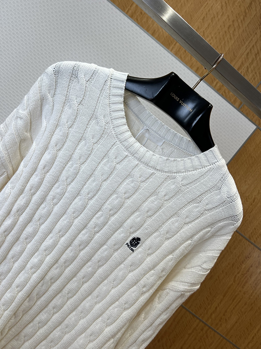 プラダ クラシックのケーブルニットクルーネックセーター