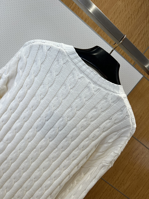 プラダ クラシックのケーブルニットクルーネックセーター