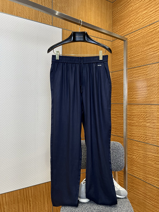 プラダスーパーコピー クラシックなロゴ刺繍入りドレープ半袖シャツとパンツのスーツ