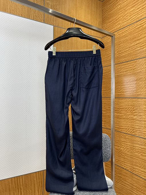 プラダスーパーコピー クラシックなロゴ刺繍入りドレープ半袖シャツとパンツのスーツ