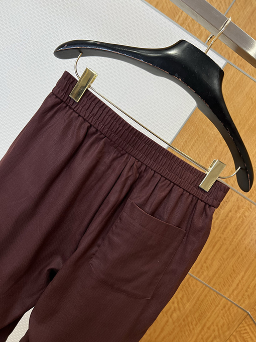 プラダスーパーコピー クラシックなロゴ刺繍入りドレープ半袖シャツとパンツのスーツ