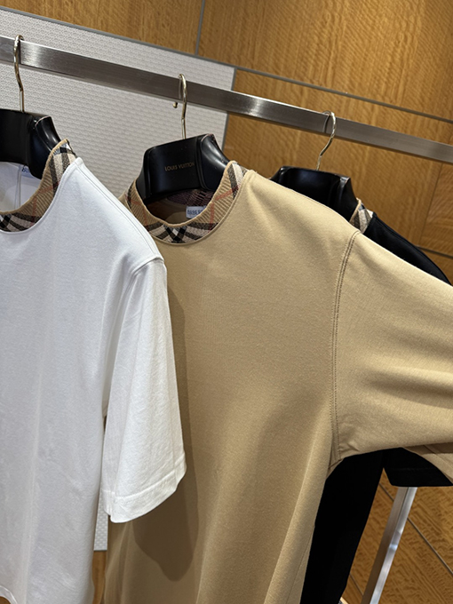 バーバリーコピー チェック柄の襟付きクルーネック半袖Tシャツ