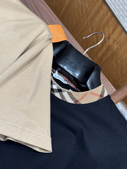 バーバリーコピー チェック柄の襟付きクルーネック半袖Tシャツ
