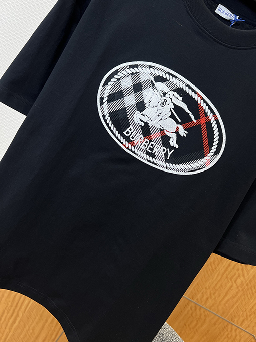 バーバリーコピー 乗馬騎士ロゴ入りチェック柄プリント半袖Tシャツ