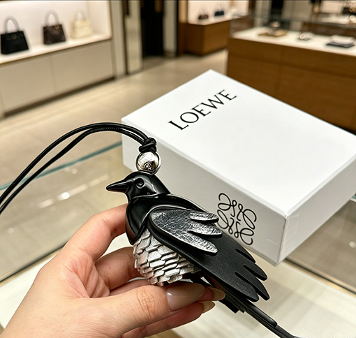 ロエベ 限定カササギのオーナメント