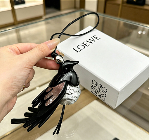 ロエベ 限定カササギのオーナメント