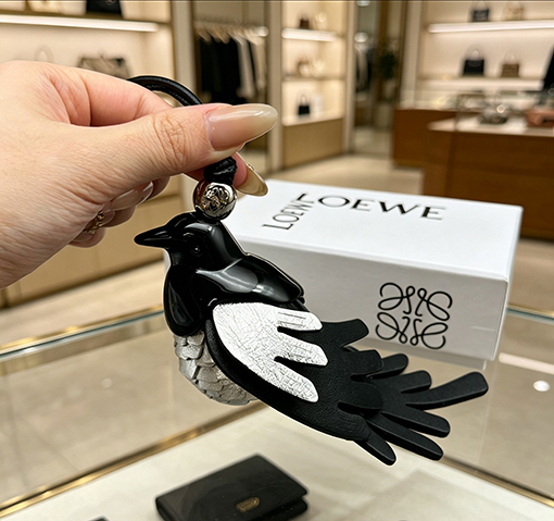 ロエベ 限定カササギのオーナメント