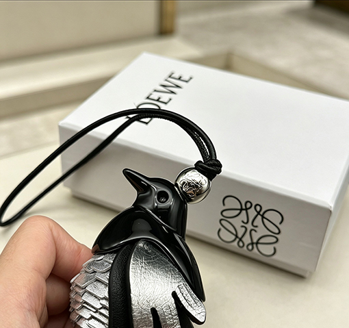ロエベ 限定カササギのオーナメント