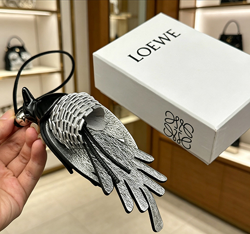 ロエベ 限定カササギのオーナメント