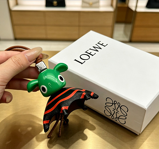 ロエベスーパーコピー 限定カラーブロックデザインのダンボペンダント