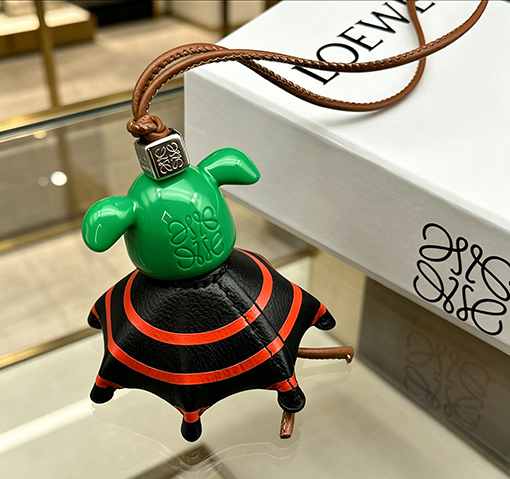ロエベスーパーコピー 限定カラーブロックデザインのダンボペンダント