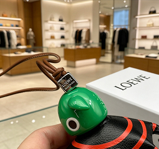 ロエベスーパーコピー 限定カラーブロックデザインのダンボペンダント