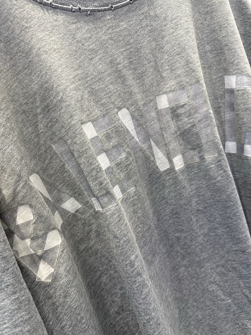 バレンシアガコピー クラシックなウォッシュのグレーのマスキングテープ風ダメージ半袖Tシャツ