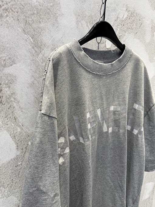 バレンシアガコピー クラシックなウォッシュのグレーのマスキングテープ風ダメージ半袖Tシャツ