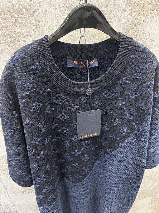 ルイヴィトンコピー クラシックなモノグラムジャカードニットのクルーネック半袖Tシャツ