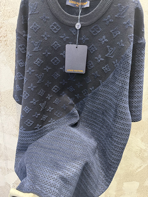 ルイヴィトンコピー クラシックなモノグラムジャカードニットのクルーネック半袖Tシャツ