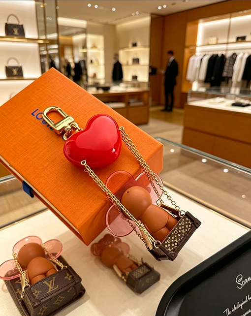ルイヴィトンスーパーコピー Vivienne 限定スイングハートキーホルダー
