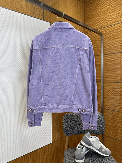 ルイヴィトンスーパーコピー ダークカラーの柄入りジャカードデニムジャケットとショートパンツのセット