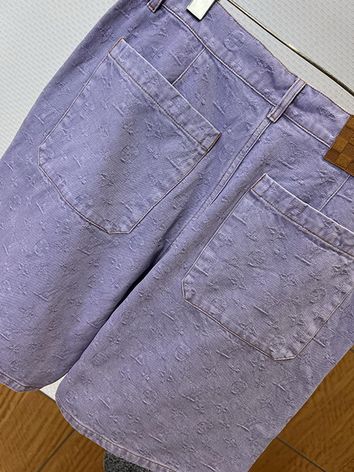 ルイヴィトンスーパーコピー ダークカラーの柄入りジャカードデニムジャケットとショートパンツのセット