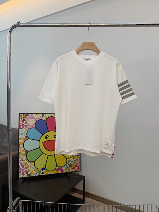 トムブラウン クラシックの4本ストライプ柄半袖Tシャツ
