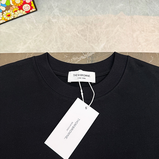 トムブラウン クラシックの4本ストライプ柄半袖Tシャツ