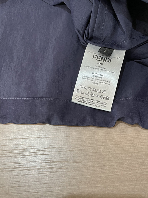フェンディ ジッパー付きフード付きベスト