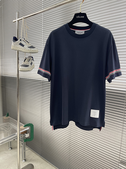 トムブラウンスーパーコピー ダブルスリーブのストライプ柄半袖Tシャツ