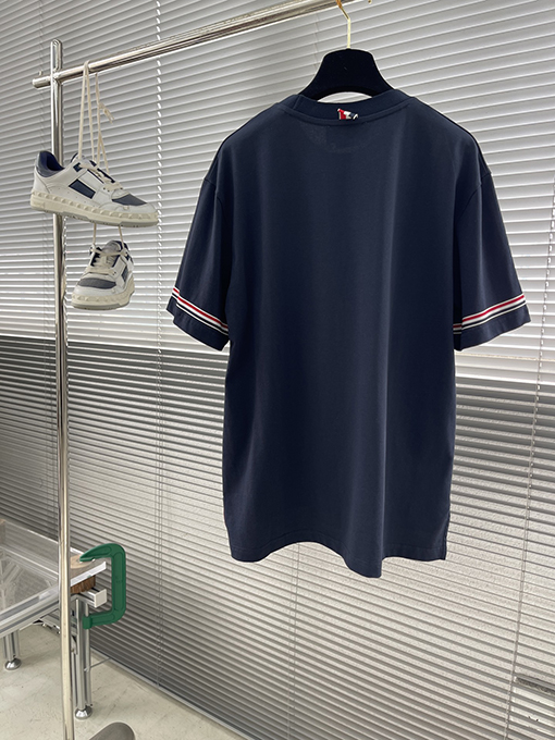 トムブラウンスーパーコピー ダブルスリーブのストライプ柄半袖Tシャツ