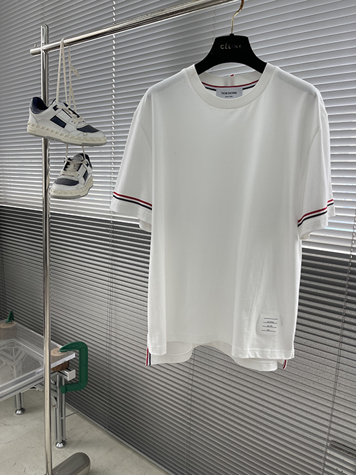 トムブラウンスーパーコピー ダブルスリーブのストライプ柄半袖Tシャツ